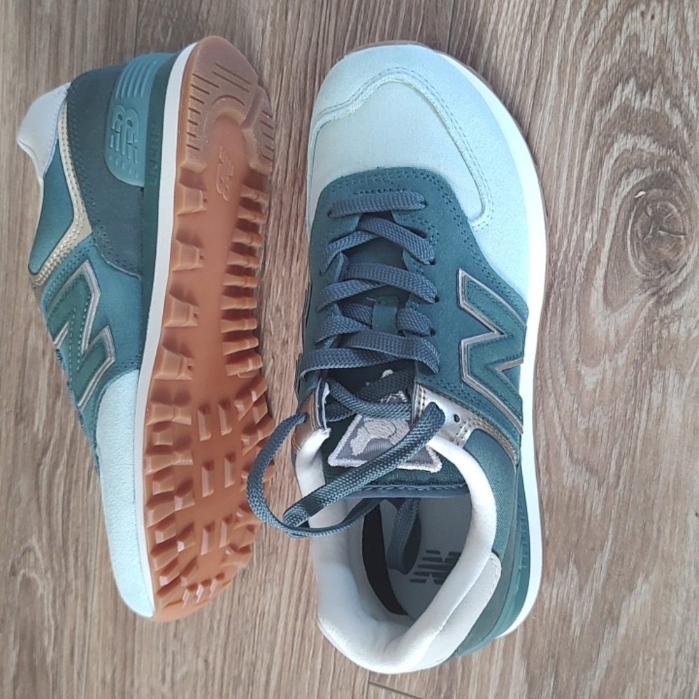 New Balance Teal and Green Sneakers - Picture 3 of 5